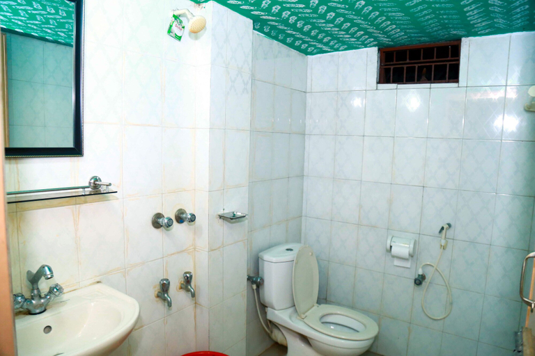 Bathroom, Green Leaf Guest House, Moulvibazar