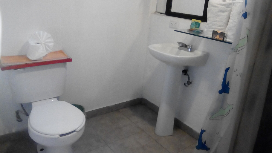Bathroom 4, Casa Erendira, Allende