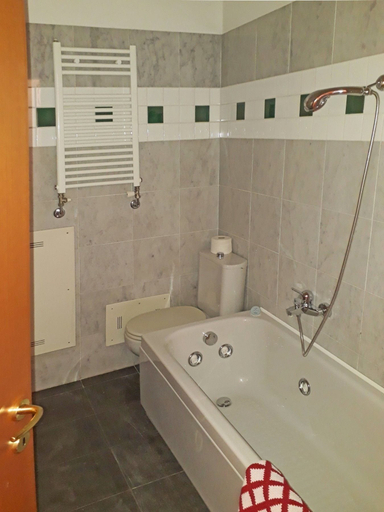 Bathroom 5, Holideal Campione Beach House, Brescia