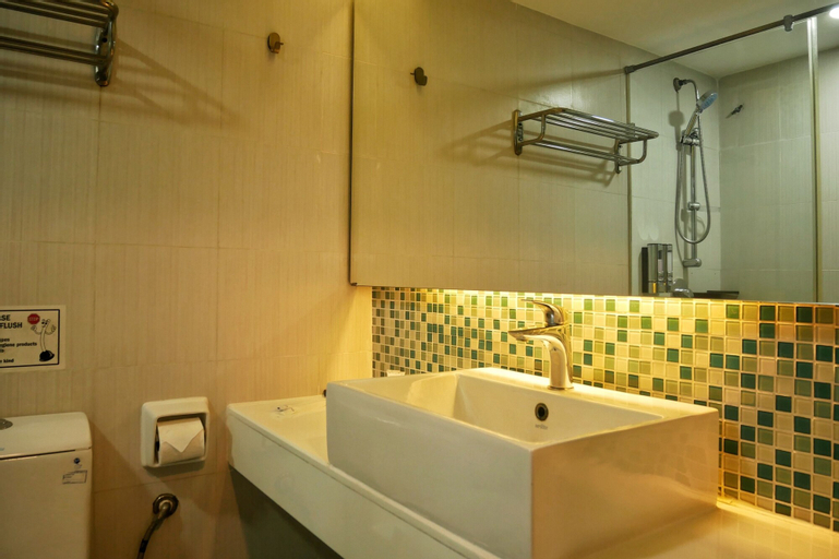Bathroom 23