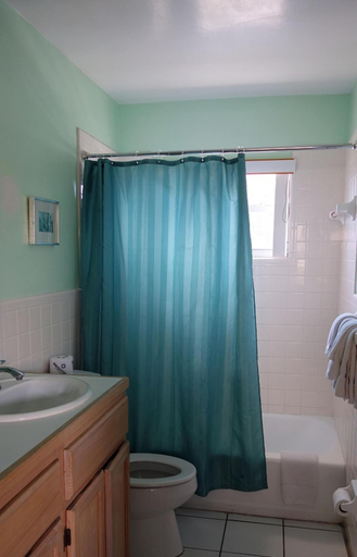 Bathroom 3, Ocean Inn, Broward