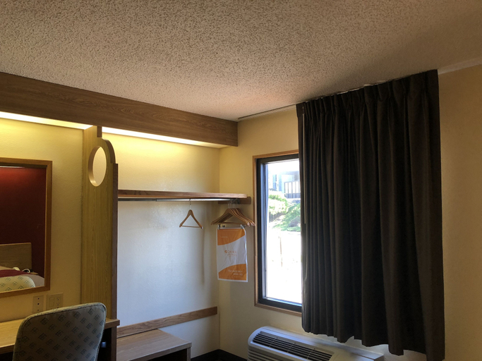 Others 5, Econo Lodge London North, Laurel