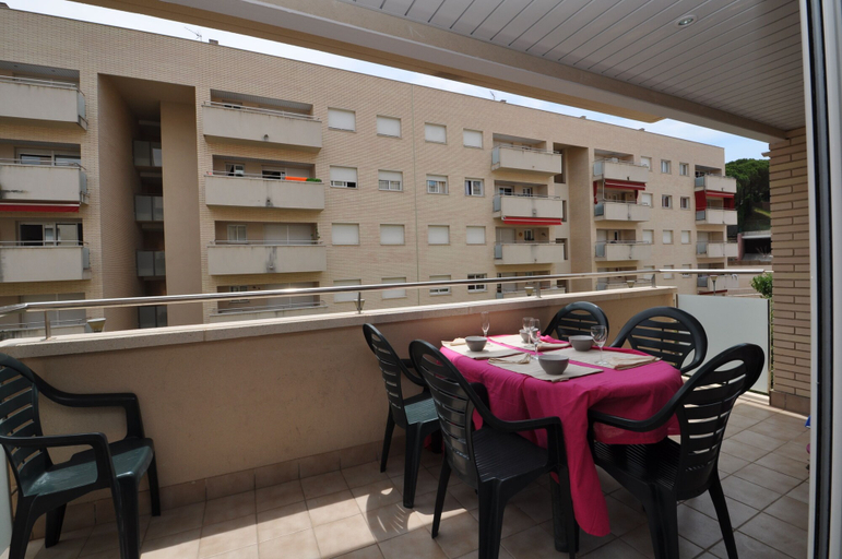 Food & Drinks 5, Apartment Nathania, Girona