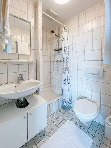 Bathroom 5, Lorenz Apartments, Nürnberg