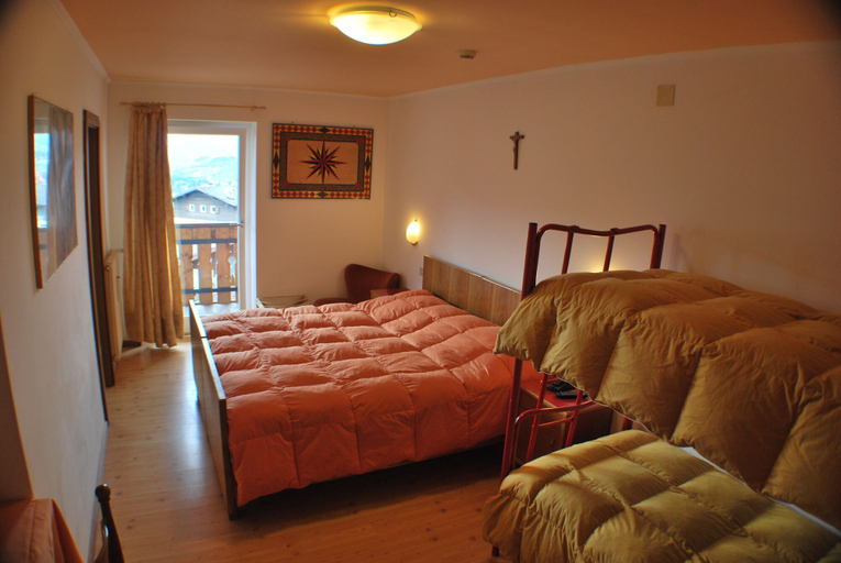 Bedroom 2, Albergo Lucia, Trento