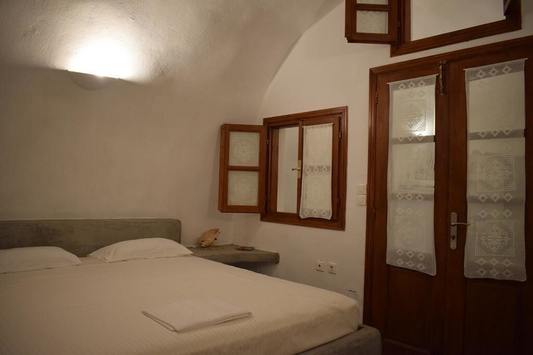 Bedroom 3, Tzannis Cave House, South Aegean