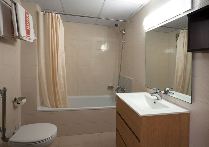 Bathroom 4, Apartamentos Rosanna, Girona