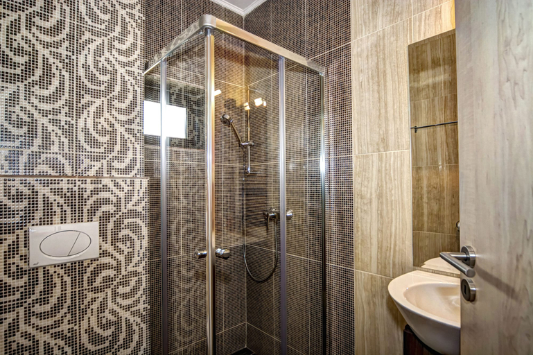 Bathroom 3, Poiana Viselor, Poiana Marului