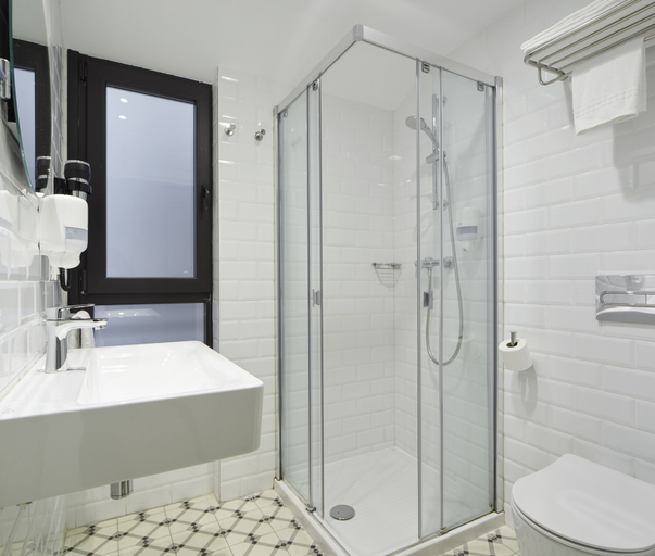 Bathroom 4, Hostal Arriazu, Navarra