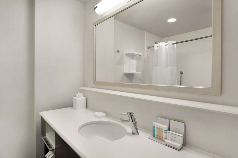 Bathroom 4, Hampton Inn & Suites Montgomery-EastChase, Montgomery