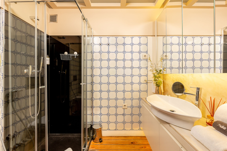 Bathroom 3, YOUROPO - Bolhão, Porto