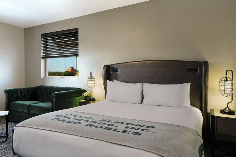Bedroom 4, Oxford Suites Paso Robles, San Luis Obispo