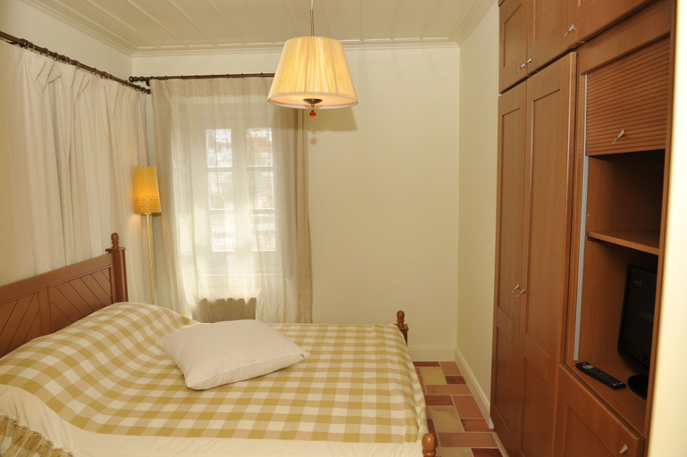 Bedroom 3, Gaia Hydras, Attica