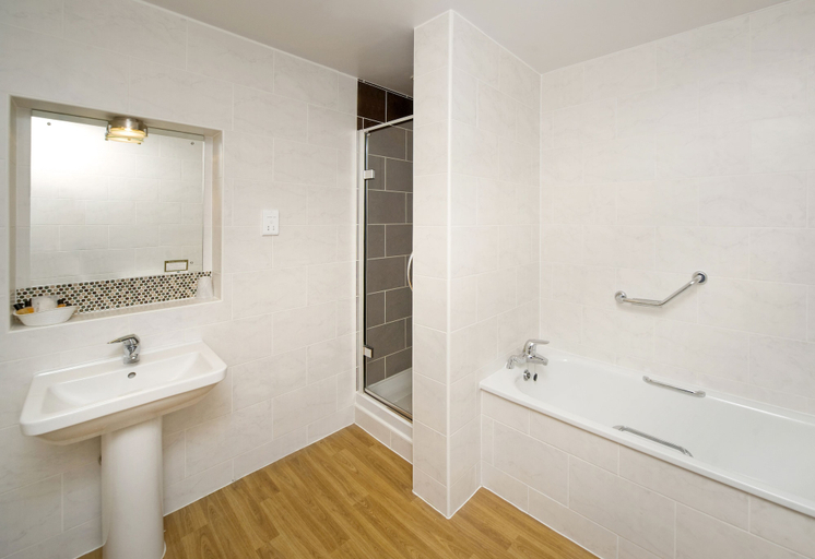 Bathroom 3, The Ship and Castle, Cornwall