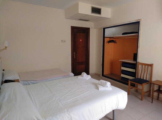 Bedroom 3, Hotel Corisco, Girona