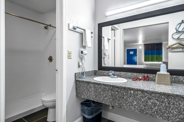 Bathroom 4, SureStay Hotel by Best Western Oklahoma City West, Oklahoma