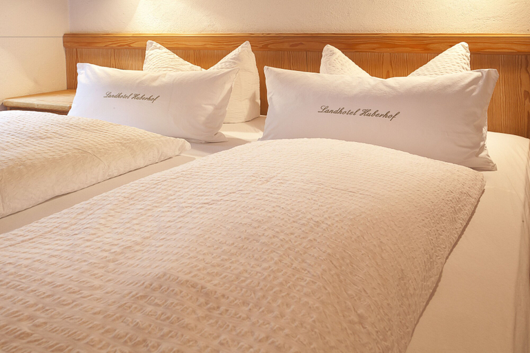 Bedroom 3, Landhotel Huberhof, Ostallgäu