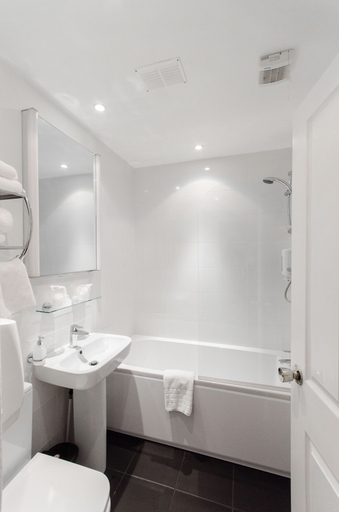 Bathroom 4, Argyll Guest House, Glasgow