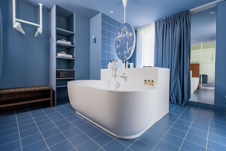 Bathroom 5, The Ruck Hotel, Rhône