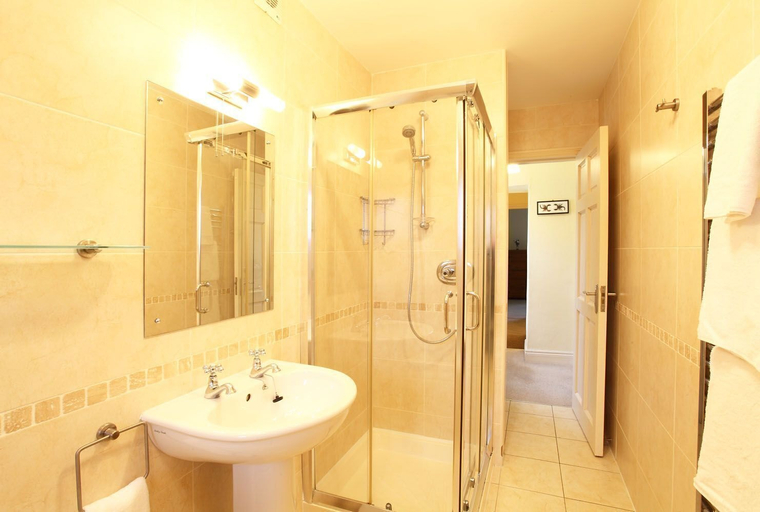 Bathroom 3, Carrig Beag