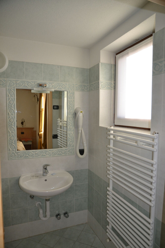 Bathroom, Albergo 2000, Sondrio