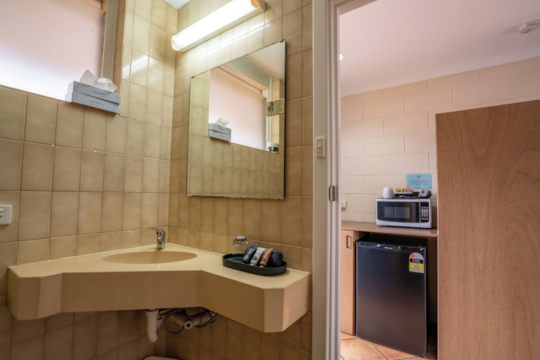 Bathroom 4, Hospitality Port Hedland, Port Hedland