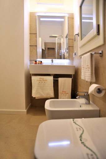Bathroom 5, Hotel Porta Reale, Syracuse