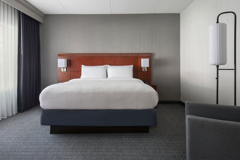 Bedroom 2, Courtyard by Marriott Baltimore Hunt Valley, Baltimore