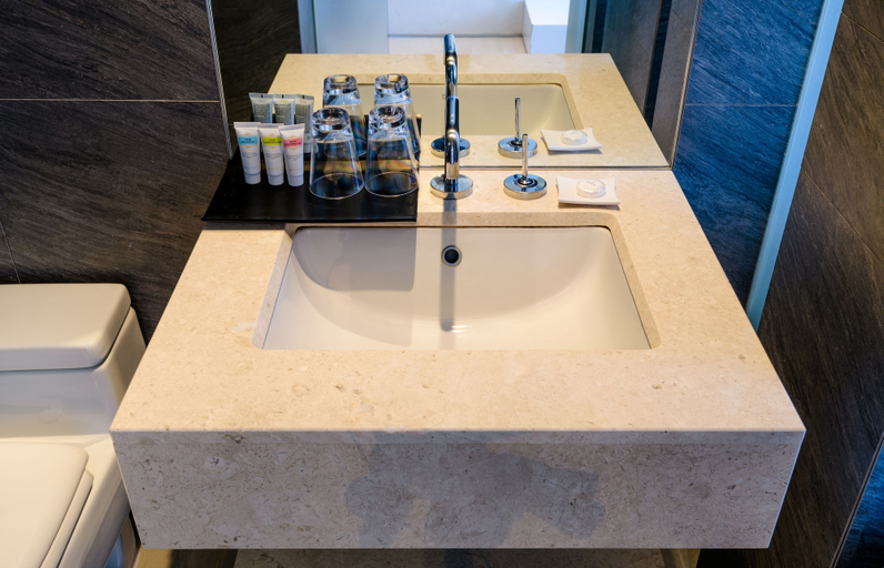 Bathroom 3, Brown Suites Jeju Hotel & Resort, Seogwipo