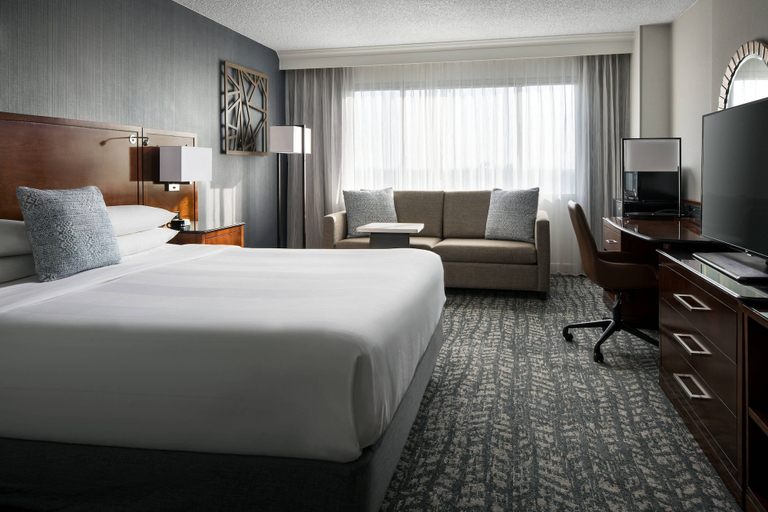 Bedroom 3, Bakersfield Marriott at the Convention Center, Kern