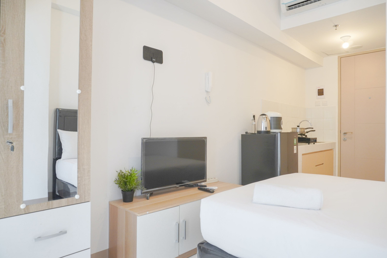 Bedroom 2, Fully Furnished Studio at Tokyo Riverside PIK 2 Apartment By Travelio, Tangerang