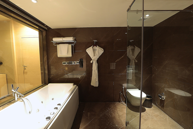Bathroom 5, Sahara Star, Mumbai Suburban