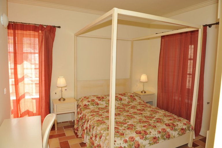 Bedroom 2, Gaia Hydras, Attica