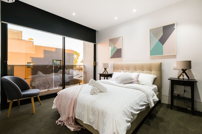 SOPHIA, 2BDR North Melbourne House, Melbourne
