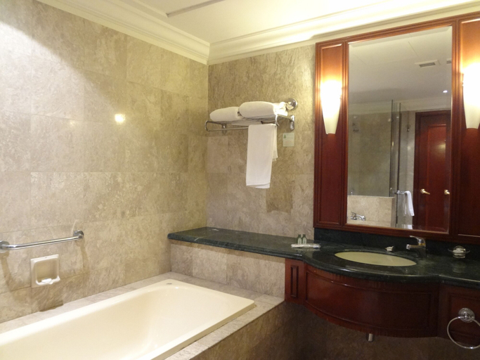 Bathroom 3, Good Service Suite at Times Square, Kuala Lumpur