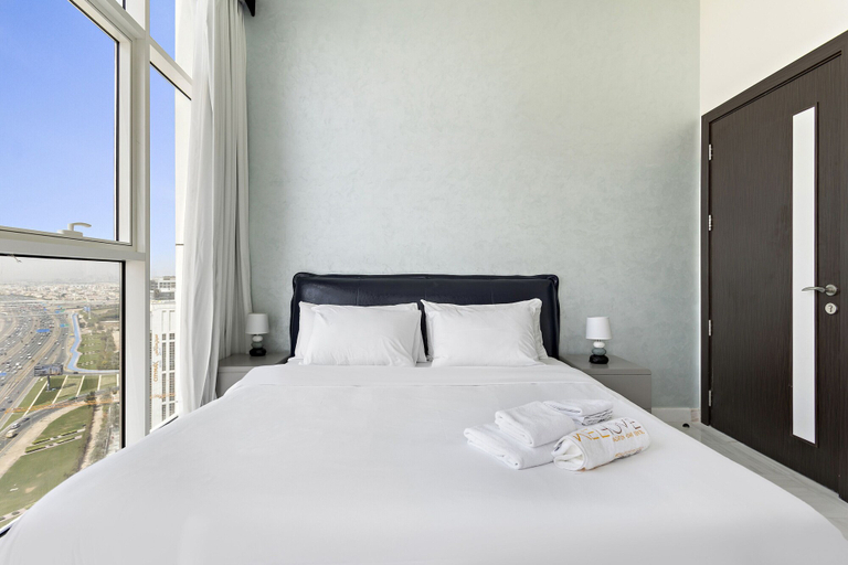 Room 4, WelHome - Opulent Retreat With Panoramic Cityscape Views, Dubai