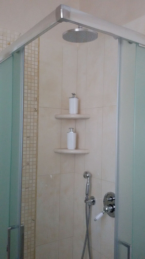 Bathroom 4, Daphnae House, Agrigento