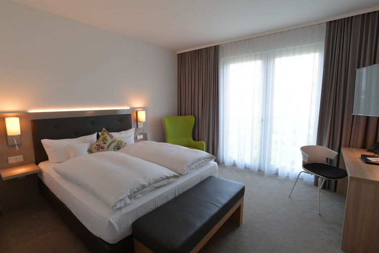 Bedroom 2, Best Western Queens Hotel Pforzheim-Niefern, Enzkreis