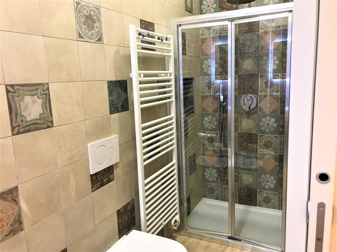 Bathroom 5, Valpolicella Hills, Verona