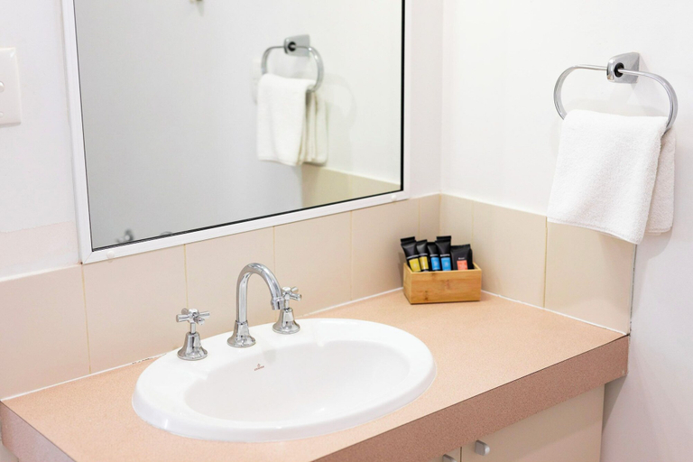 Bathroom 4, Bremer Bay Resort, Jerramungup