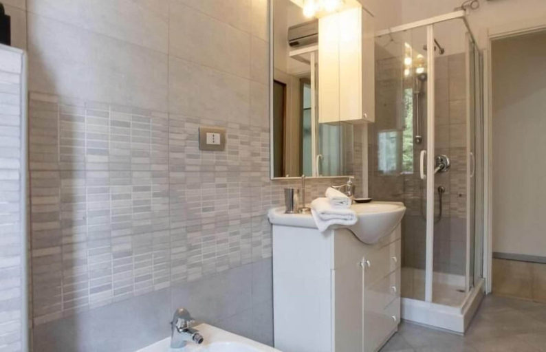 Bathroom 5, Suzzani Apartment, Milano