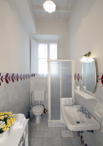 Bathroom 3, Villa I Delfini, Florence
