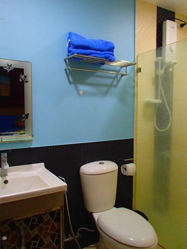 Bathroom 5, Submarine Garden Beach Resort, Lobo