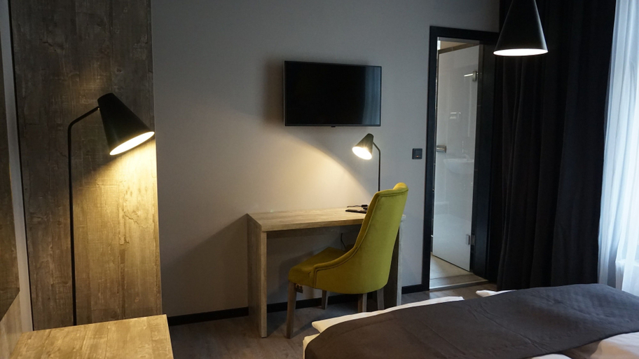 Bedroom 4, Urban Home Self Check-In Hotel, Hamburg