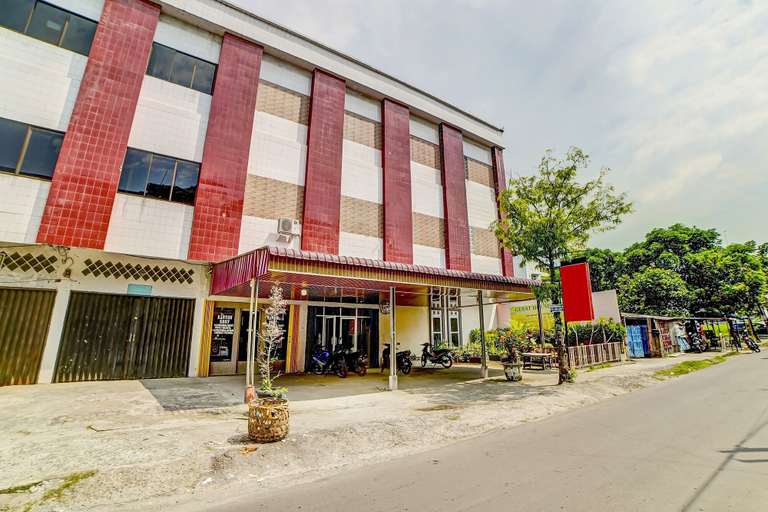 Exterior & Views 1, Hotel O Brayan Guest House, Medan