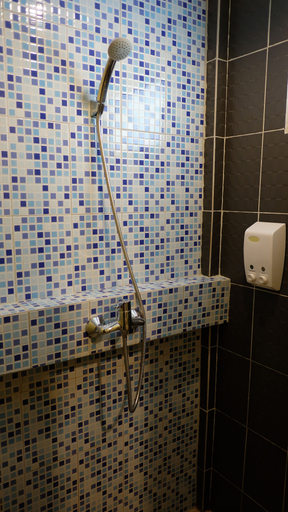 Bathroom 5, Suksompong Resort, Takua Pa