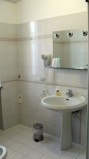 Bathroom 4, Albergo Residence Isotta, Novara