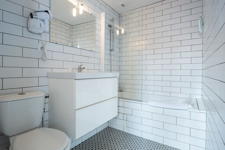 Bathroom 4, Hotel Au Patio Morand, Rhône