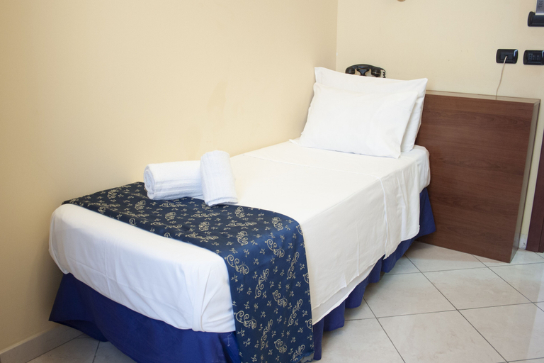 Bedroom 2, Caroline Suite, Rome