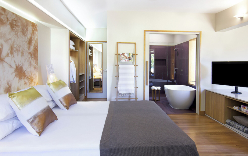 Bedroom 3, Elements of Byron, Byron